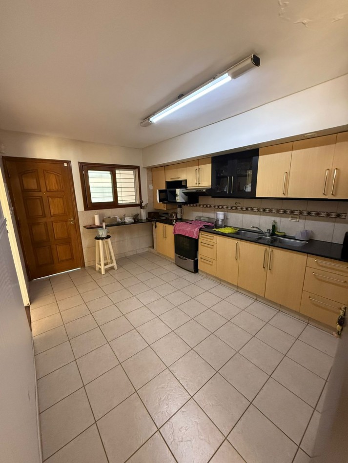 CASA EN BARRIO PARQUE  GUILLERMINA