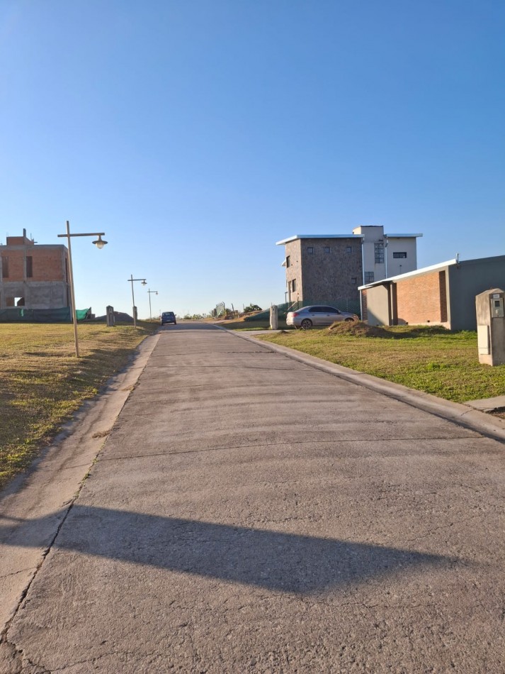TERRENO EN BARRIO PRIVADO PRADERAS DEL NOGAL