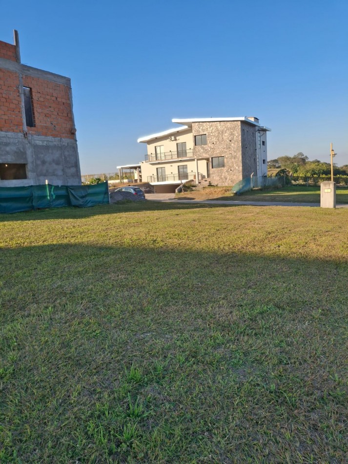 TERRENO EN BARRIO PRIVADO PRADERAS DEL NOGAL