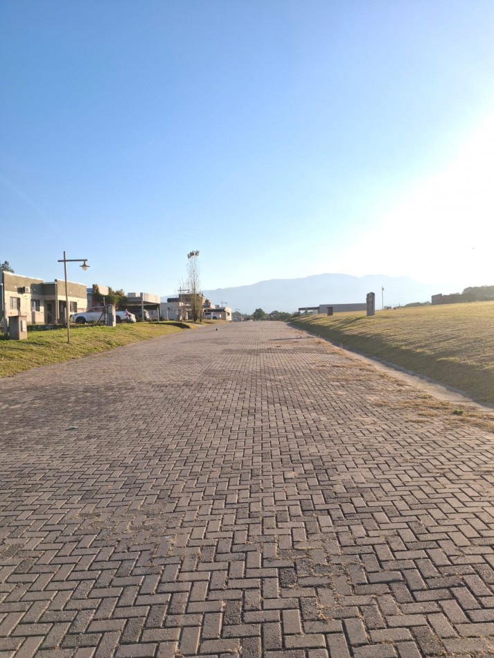 TERRENO EN BARRIO PRIVADO PRADERAS DEL NOGAL