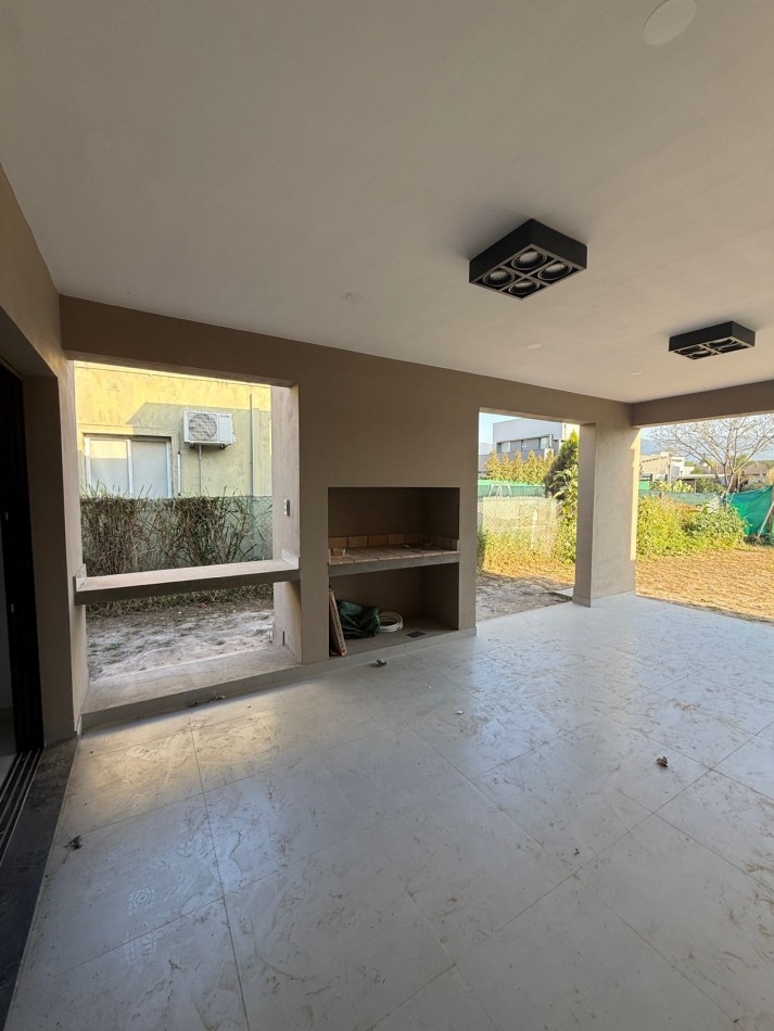 CASA A ESTRENAR EN BARRIO PRIVADO DIVISADERO
