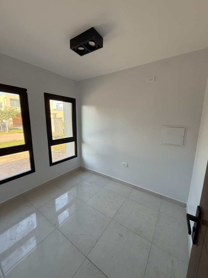 CASA A ESTRENAR EN BARRIO PRIVADO DIVISADERO