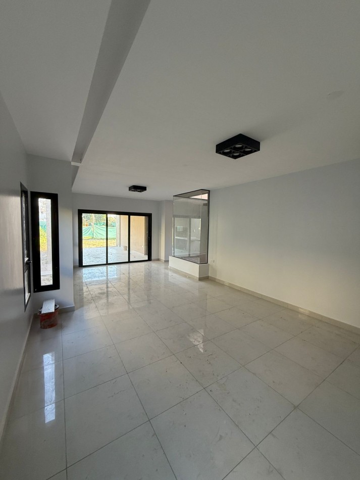 CASA A ESTRENAR EN BARRIO PRIVADO DIVISADERO