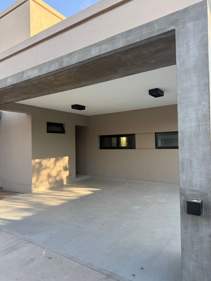 CASA A ESTRENAR EN BARRIO PRIVADO DIVISADERO