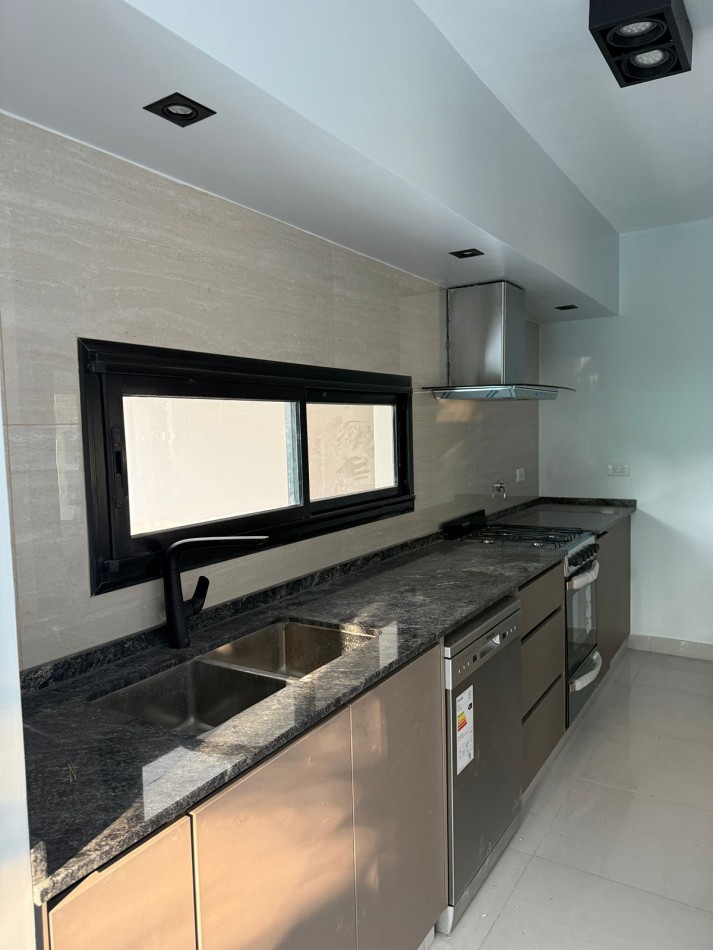 CASA A ESTRENAR EN BARRIO PRIVADO DIVISADERO