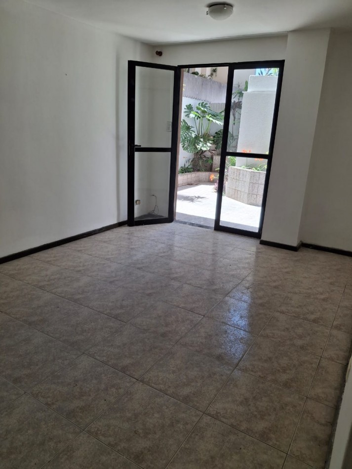 DEPTO 2 DORM CON PATIO EN ZONA CENTRICA