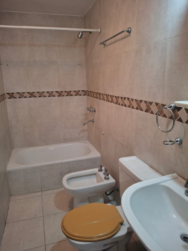 DEPTO 2 DORM CON PATIO EN ZONA CENTRICA