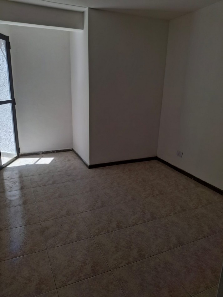 DEPTO 2 DORM CON PATIO EN ZONA CENTRICA