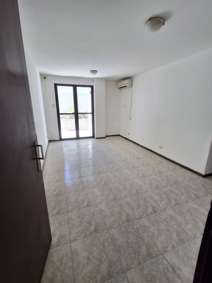 DEPTO 2 DORM CON PATIO EN ZONA CENTRICA
