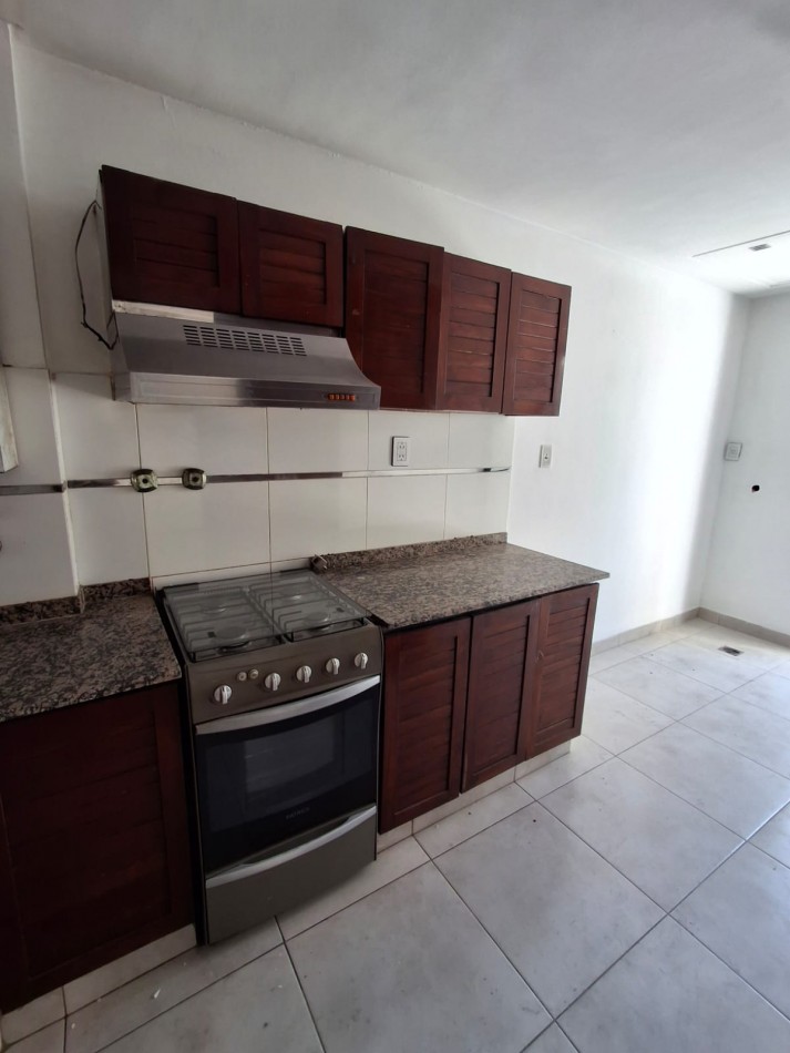 DEPTO 2 DORM CON PATIO EN ZONA CENTRICA