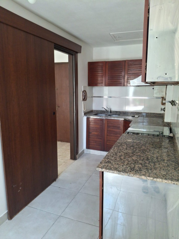 DEPTO 2 DORM CON PATIO EN ZONA CENTRICA