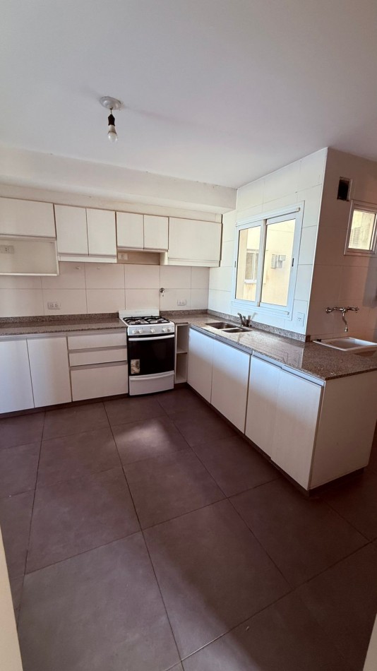 SEMIPISO 2 DORM + COCHERA EN VENTA EN BARRIO SUR