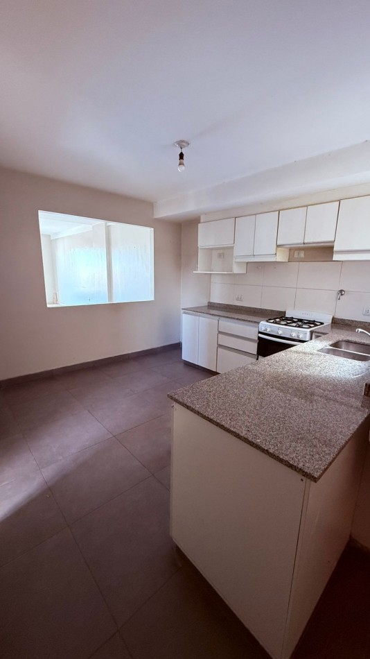 SEMIPISO 2 DORM + COCHERA EN VENTA EN BARRIO SUR