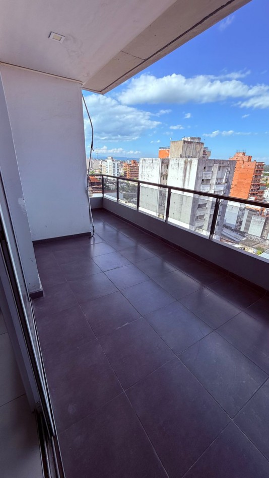 SEMIPISO 2 DORM + COCHERA EN VENTA EN BARRIO SUR