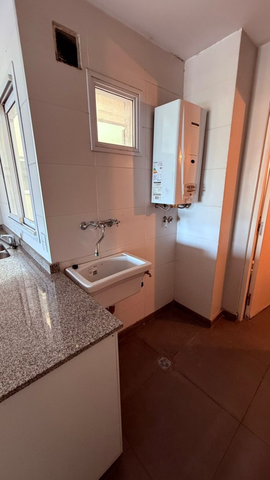 SEMIPISO 2 DORM + COCHERA EN VENTA EN BARRIO SUR
