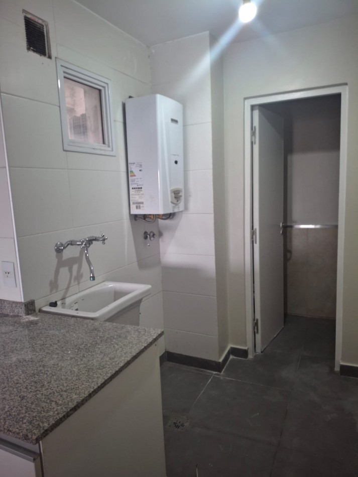 SEMIPISO 2 DORM + COCHERA EN VENTA EN BARRIO SUR