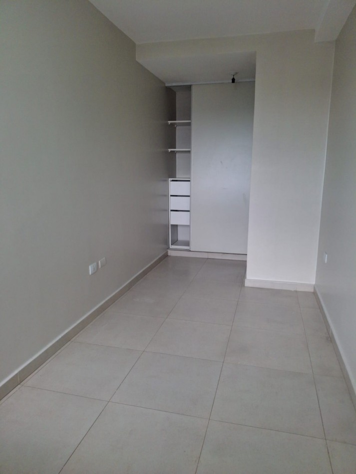 SEMIPISO 2 DORM + COCHERA EN VENTA EN BARRIO SUR