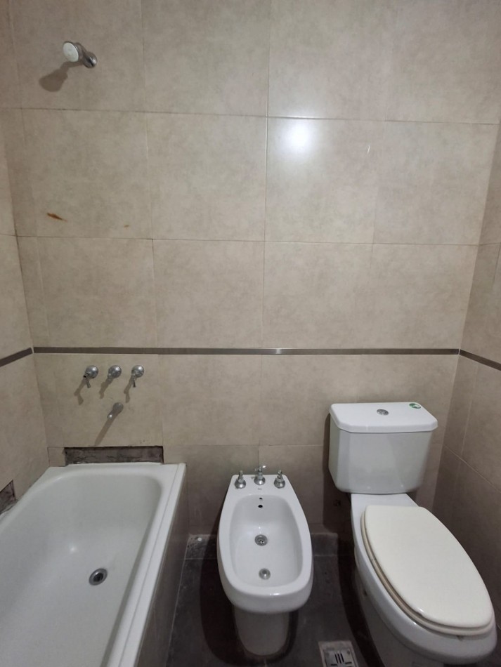 SEMIPISO 2 DORM + COCHERA EN VENTA EN BARRIO SUR