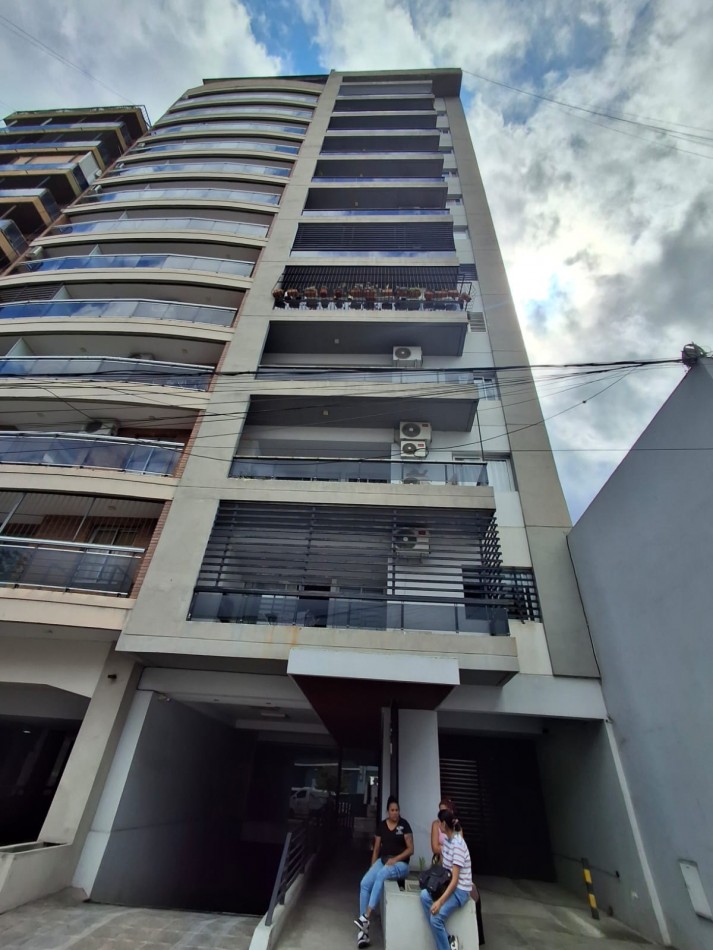 SEMIPISO 2 DORM + COCHERA EN VENTA EN BARRIO SUR