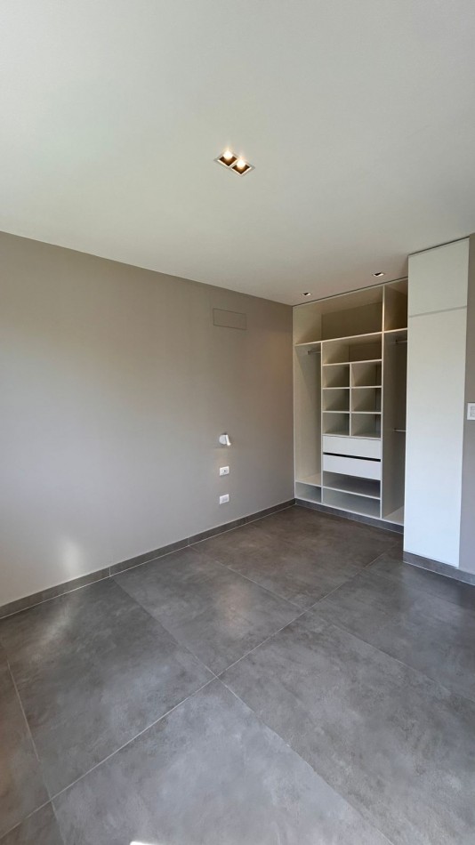 Departamento 2 dormitorios a metros de Av. Peron
