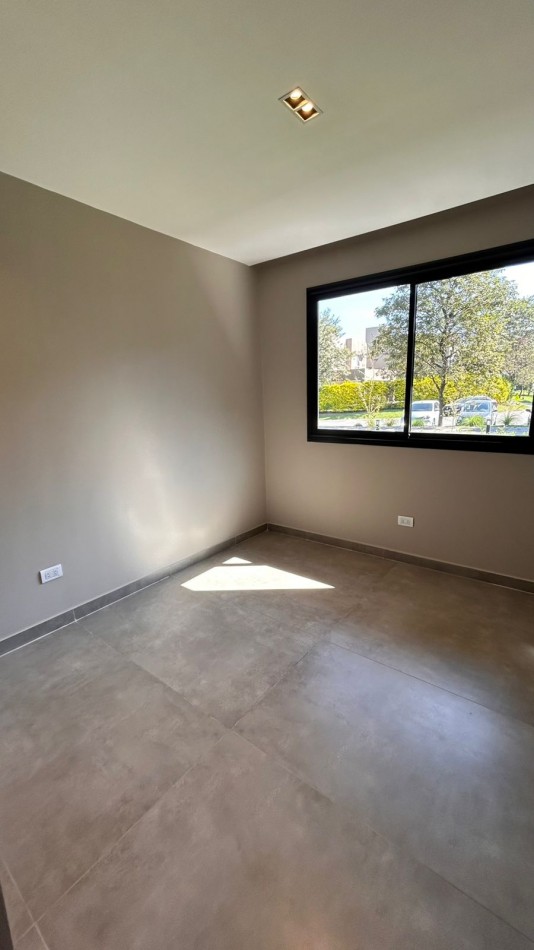 Departamento 2 dormitorios a metros de Av. Peron