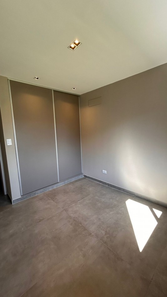 Departamento 2 dormitorios a metros de Av. Peron