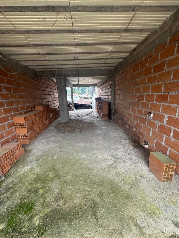 CASA + 3 PISOS DE DEPTOS EN OBRA - TAFI VIEJO
