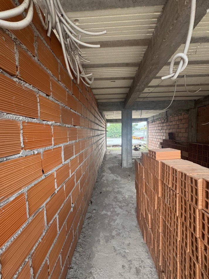 CASA + 3 PISOS DE DEPTOS EN OBRA - TAFI VIEJO