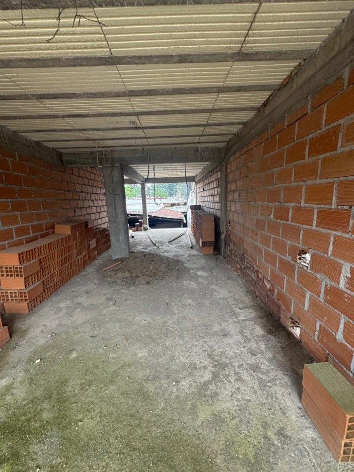 CASA + 3 PISOS DE DEPTOS EN OBRA - TAFI VIEJO
