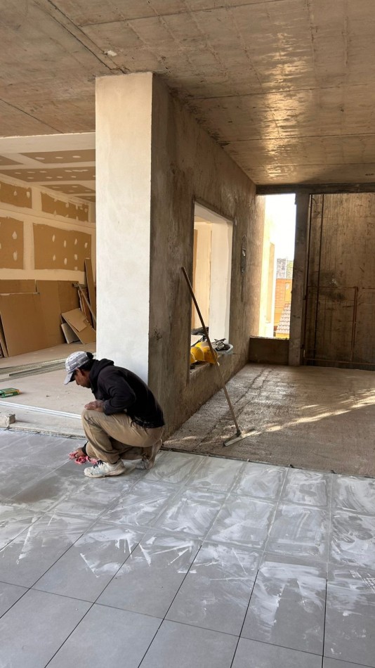 Local en planta alta con cochera en Patio Gorlero