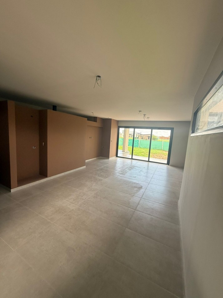 CASA A ESTRENAR EN COUNTRY LAS CAÑAS